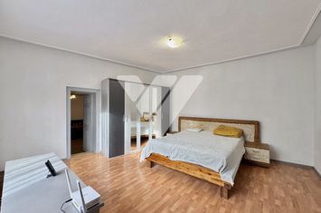 Casă - 8 camere de vanzare CISNADIE - Sibiu anunturi imobiliare Sibiu