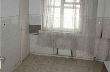Apartament 3 camere de vanzare GARA - Vrancea anunturi imobiliare Vrancea