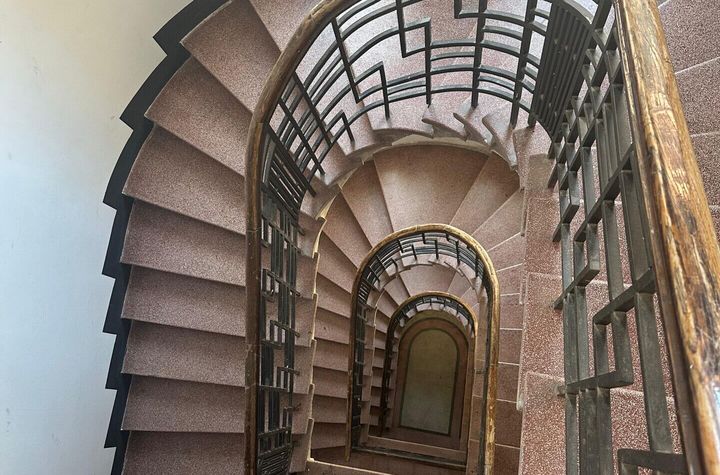 Armeneasca - Mantuleasa garsoniera etaj 3/3 cu centrala proprie constructie 1950 anunturi imobiliare Bucuresti