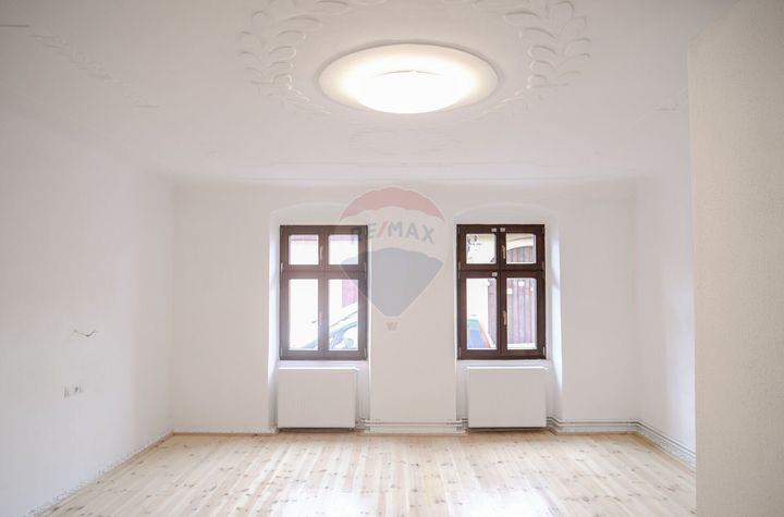 Apartament spațios, renovat integral 2024, situat in centrul istoric anunturi imobiliare Sibiu