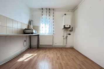 Apartament cu 2 camere de vânzare la mansardă în zona Poarta 6 anunturi imobiliare Constanta