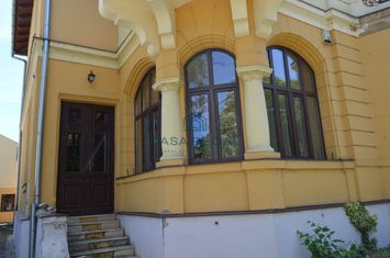 Cladire 4 nivele in centrul istoric anunturi imobiliare Bihor
