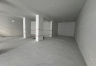 4.000 €, Spațiu comercial