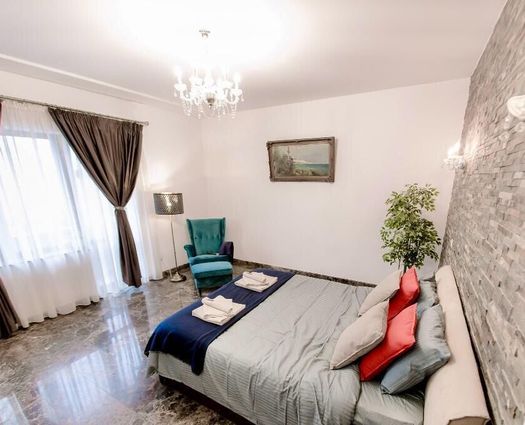 Apartament 5 camere P-ta Universitatii, 200 mp