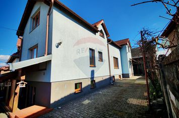 Casă spațioasă cu panoramă superbă+garsonieră separată, venit pasiv. anunturi imobiliare Sibiu