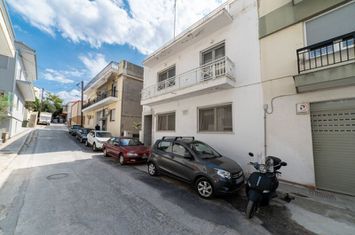 Casă cu două apartamente în Vyronas, 192 mp, 200 metri de plajă anunturi imobiliare Grecia