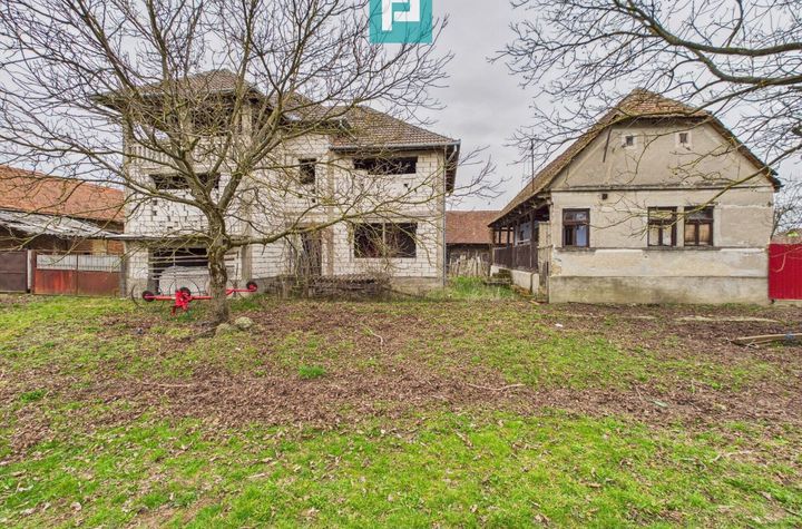 Casă la roșu în localitatea Almaș, Arad. anunturi imobiliare Arad