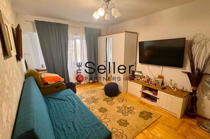 Aparament 3 camere,  decomandat, gara, etaj intermediar. anunturi imobiliare Iasi