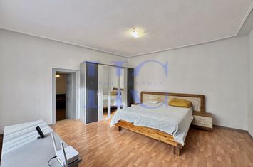 Casă - 8 camere de vanzare CISNADIE - Sibiu anunturi imobiliare Sibiu