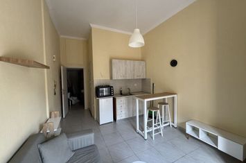 Studio renovat 28 mp în centrul Serres anunturi imobiliare Grecia