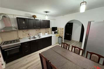 Apartament 4 camere de vanzare OBOR - Vrancea anunturi imobiliare Vrancea
