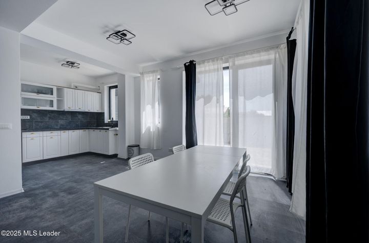 Casă modernă 3 dormitoare,140m,living generos, loc piscină-Balotești anunturi imobiliare Bucuresti