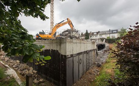 Un bloc abia construit a fost dărâmat, pentru că era cu un metru prea înalt