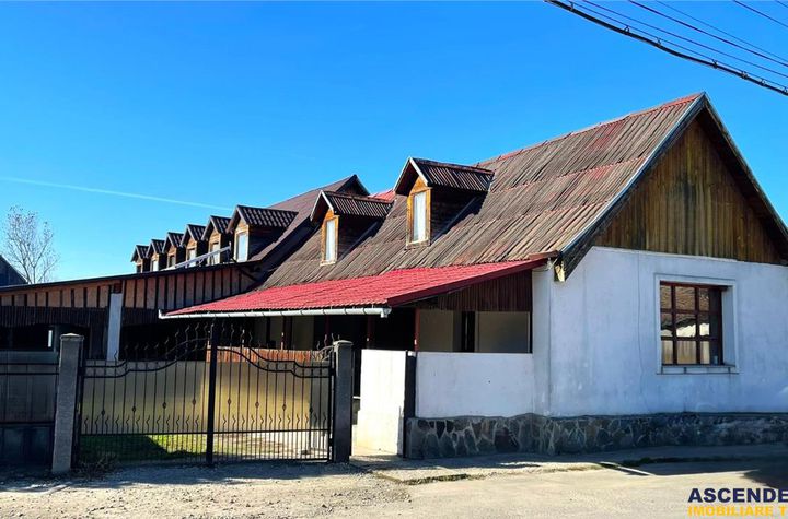Casă - 11 camere de vanzare BERENI - Mures anunturi imobiliare Mures