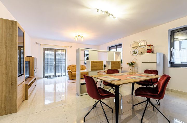 Apartament ultracentral cu 2 camere la cheie Comision 0 anunturi imobiliare Arad