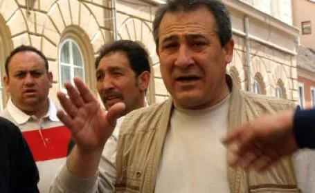 Prima sentinţă împotriva mafiei imobiliare ţigăneşti: baştanul Ionelaş este stresat de Crăciun