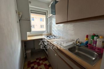 Apartament cu 3 camere, semidecomandat, mobilat si utilat, Girocului anunturi imobiliare Timis