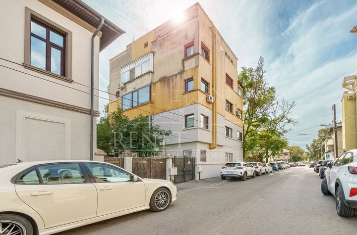 Apartament 4 camere de vanzare PARCUL CAROL - Bucuresti anunturi imobiliare Bucuresti