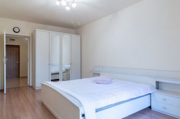Apartament 2 camere de vanzare DECEBAL - Bucuresti anunturi imobiliare Bucuresti