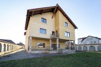 Vilă - 12 camere de vanzare SIBIU - Sibiu anunturi imobiliare Sibiu