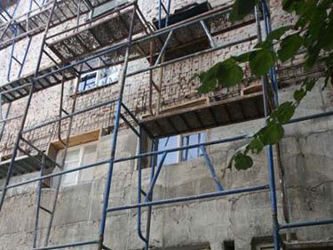 Blaga: Avem bani pentru a reabilita termic 50.000 de apartamente