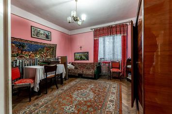 Casă în Dorobanți cu livadă + curte 2500 mp anunturi imobiliare Arad