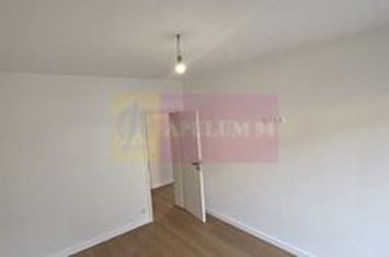 Apartament cu 2 camere de vanzare in Busteni, curte si loc de parcare anunturi imobiliare Prahova