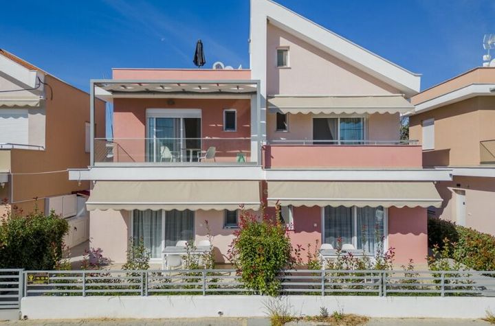 Mezonetă mobilată 2 camere, 50 m de mare, Paralia Ofriniou anunturi imobiliare Grecia