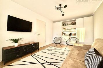 Apartament 2 camere de vanzare TRACTORUL - Brasov anunturi imobiliare Brasov