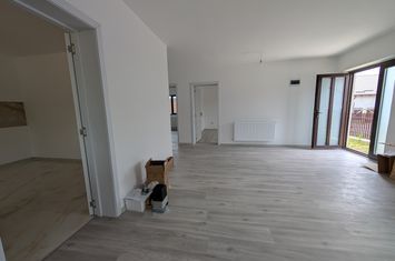 Casă - 3 camere de vanzare BACAU - Bacau anunturi imobiliare Bacau