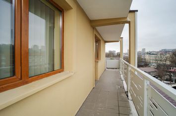 Apartament de inchiriat in vila 5 camere Iasi zona Centrala anunturi imobiliare Iasi
