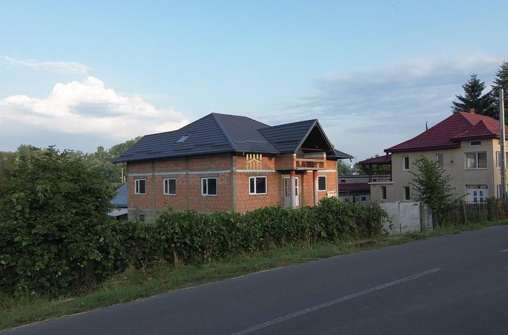 Casă - 7 camere de vanzare DORNESTI - Suceava anunturi imobiliare Suceava
