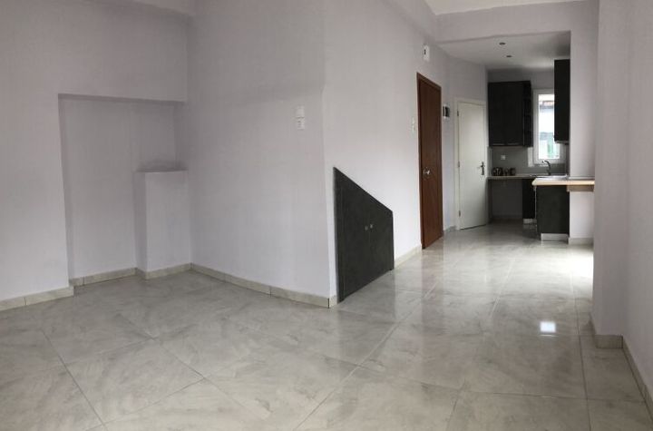 Studio renovat 28 mp, etaj 1 — Serres centru anunturi imobiliare Grecia