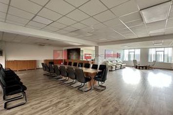 SUPRAFATA GENEROASA - EXPUNERE STRADALA anunturi imobiliare Brasov