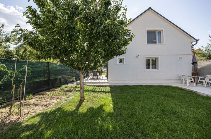 Casă spațioasă, 2 dormitoare,  terasă – zona Lebăda, comision 0% anunturi imobiliare Arad