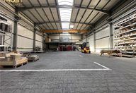 3.000 €, Spațiu industrial