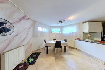 Casă - 8 camere de vanzare LIVEZENI - Mures anunturi imobiliare Mures