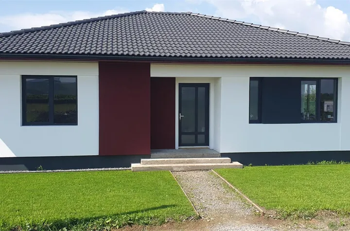 Casă - 4 camere de vanzare SANGEORGIU DE MURES - Mures anunturi imobiliare Mures