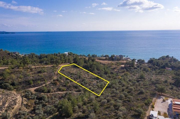 Teren construibil 4.043,64 mp în Tripiti, 220 metri de mare anunturi imobiliare Grecia