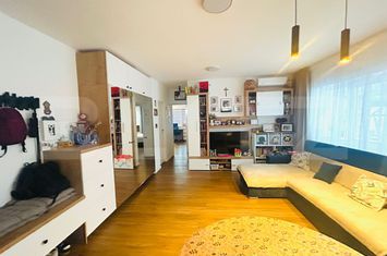 Apartament 3 camere de vanzare FLORESTI - Cluj anunturi imobiliare Cluj