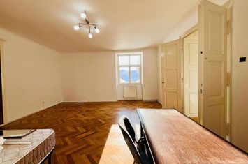 Apartament cu istorie reală | Centru istoric | Parcare anunturi imobiliare Cluj