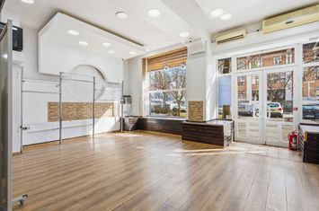 Spațiu comercial de 140mp de închiriat în zona Ultracentral anunturi imobiliare Iasi