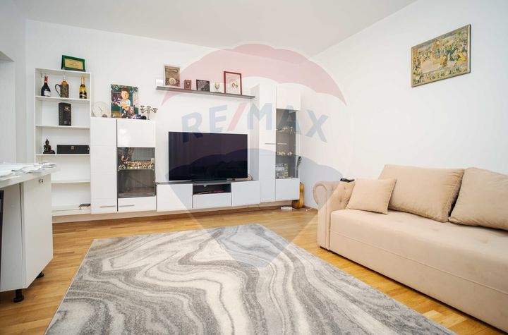 Casă / Vilă cu 4 camere de vânzare în zona Podu Ros anunturi imobiliare Iasi