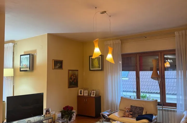 Dorobanti Capitale, proprietate formata din 2 apartamente ( 1 la Demisol si 1 la Etajul 2) + Pod in vila D+P+2E+Pod, anunturi imobiliare Bucuresti