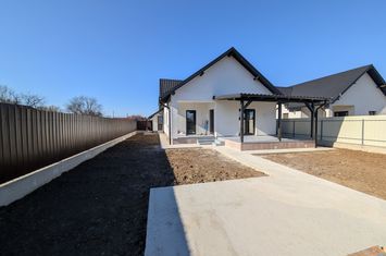 Casă - 4 camere de vanzare BACAU - Bacau anunturi imobiliare Bacau