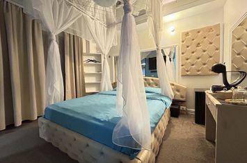 Hotel Boutique 18+ (adults only) + Casa P+1 --- teren 501mp --- str D4 anunturi imobiliare Constanta