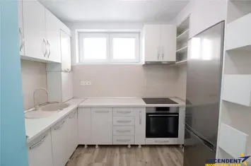 Apartament 2 camere de vanzare TRACTORUL - Brasov anunturi imobiliare Brasov