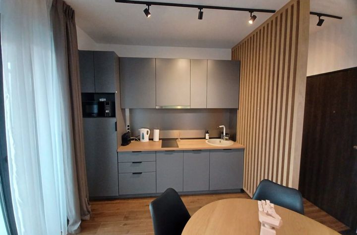 Chirie, ap 2 camere, ultracentral, parcare. 500 E /lună. Comision 0 anunturi imobiliare Bihor