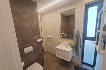 CASA INDIVIDUALA P+1+M INCALZIRE IN PARDOSEALA-CENTRU PRIMARIE anunturi imobiliare Bucuresti