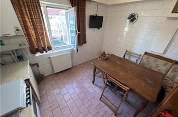 Apartament 4 camere de vanzare GARA - Vrancea anunturi imobiliare Vrancea